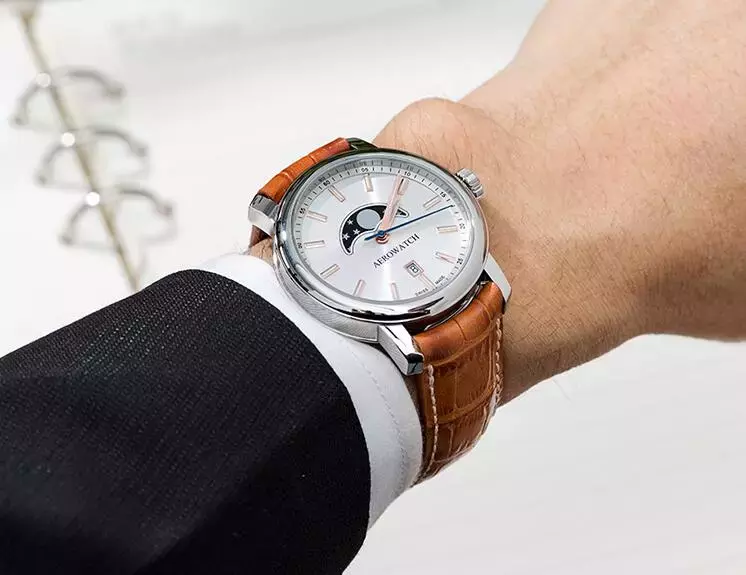 刚毕业想买个阿玛尼？1000多的价格随便买！