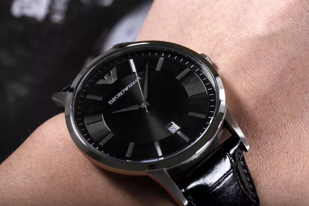 刚毕业想买个阿玛尼？1000多的价格随便买！