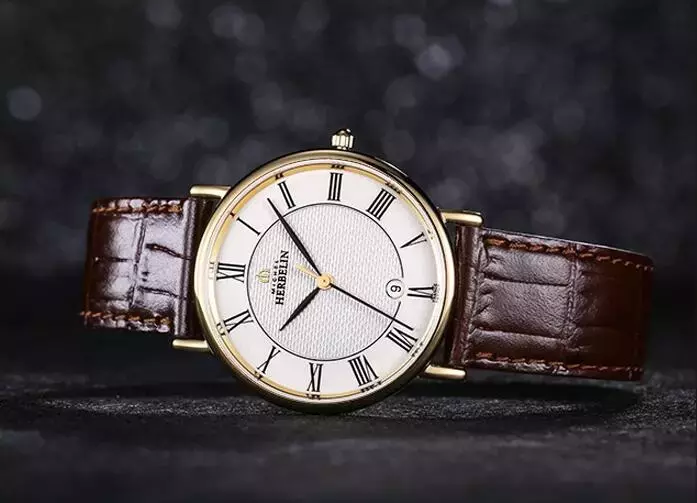 刚毕业想买个阿玛尼？1000多的价格随便买！