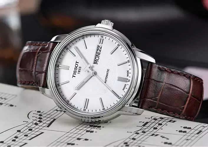 刚毕业想买个阿玛尼？1000多的价格随便买！