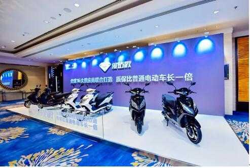 超越摩托品质的电动车问世，雅迪E7Li 缤钻版全球首发