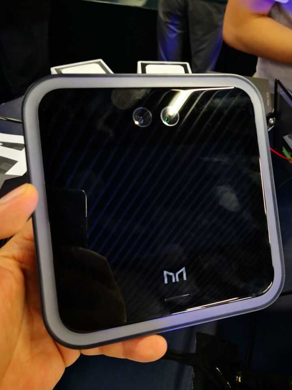 3299元！钉钉/魔点发布人脸识别门禁机：准确度99.99%