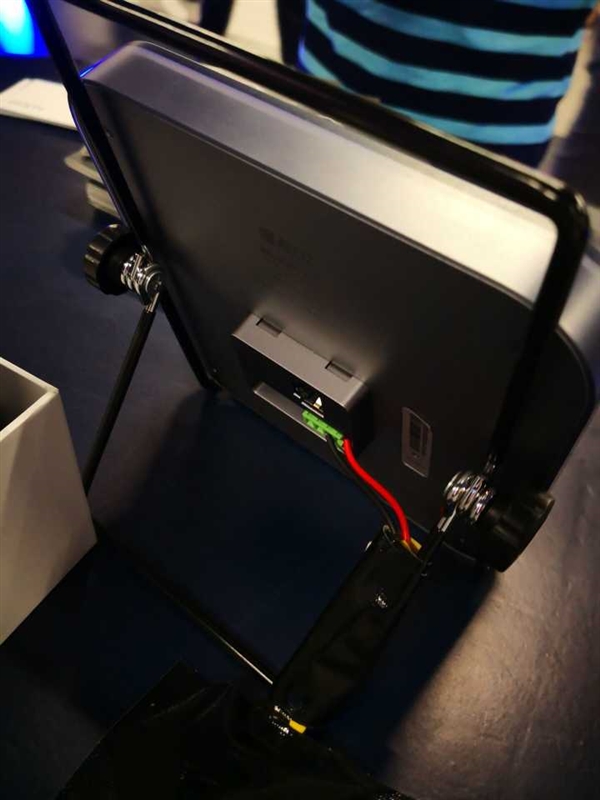 3299元！钉钉/魔点发布人脸识别门禁机：准确度99.99%