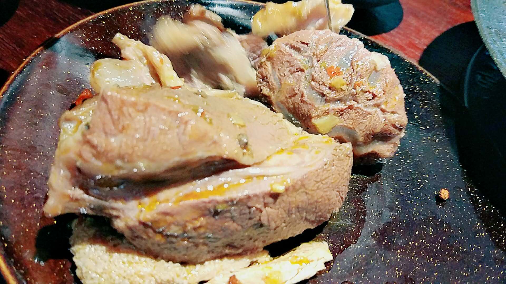 重庆大口吃肉餐馆排行榜：受气牛肉排第一