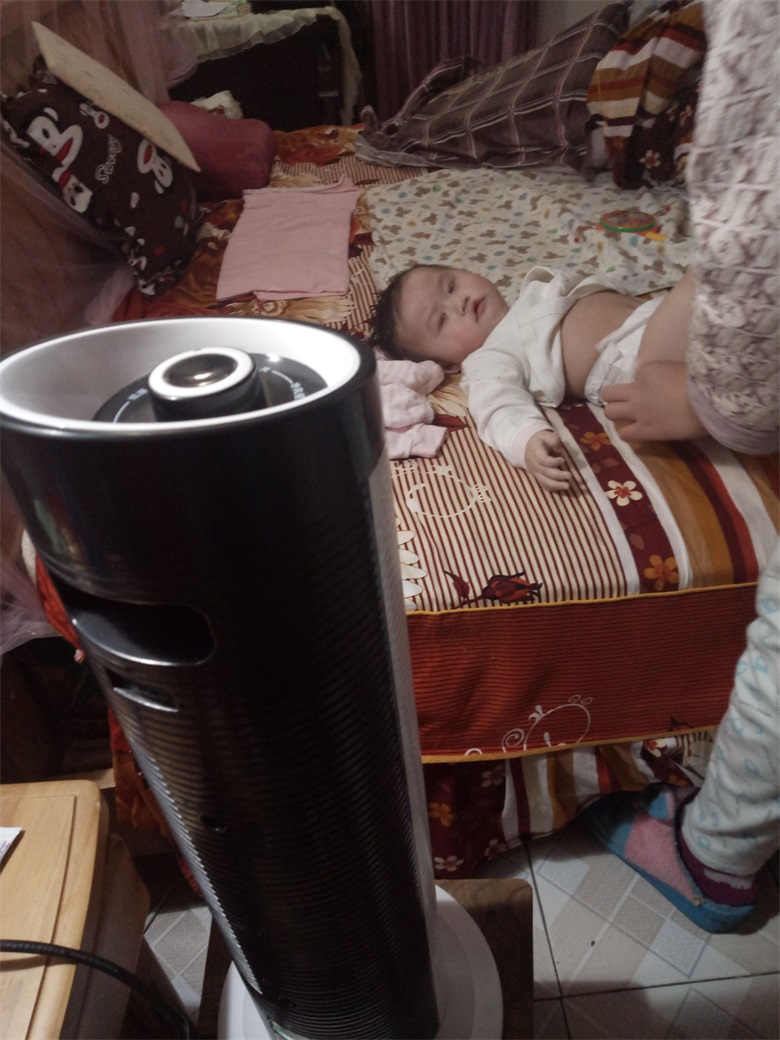 这个冬天不怕冷，长虹立式暖风机帮你留住春天