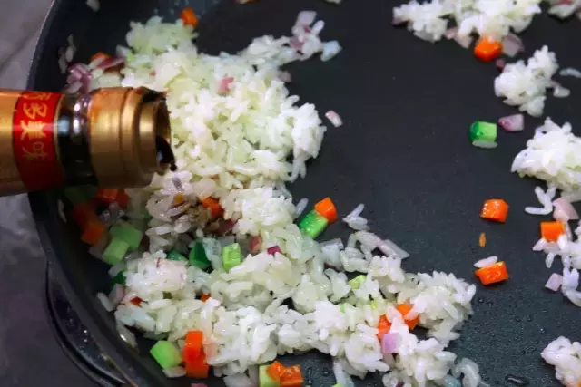 如何自己在家打造美味的鸡翅包饭？