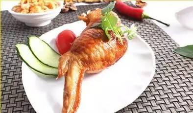 如何自己在家打造美味的鸡翅包饭？