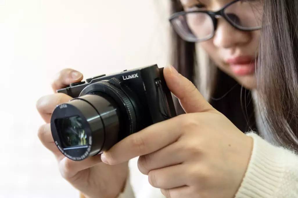 徕卡大光圈镜头配4K全家桶，松下LX10相机の详细测评