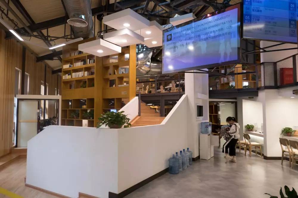 徕卡大光圈镜头配4K全家桶，松下LX10相机の详细测评