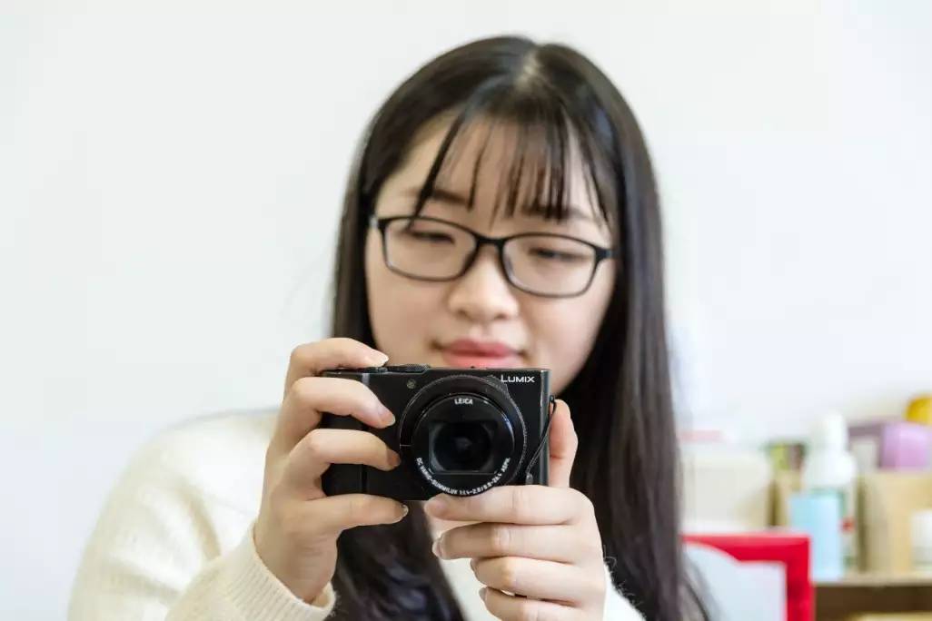 徕卡大光圈镜头配4K全家桶，松下LX10相机の详细测评