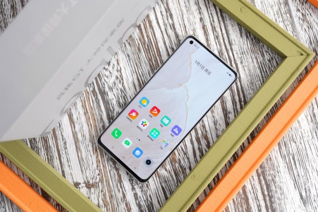 喜欢OPPO也别乱买，这三款才叫值得，都是高性价比