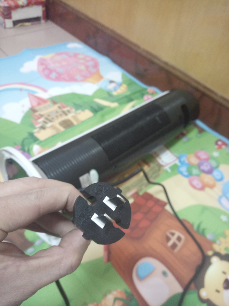 这个冬天不怕冷，长虹立式暖风机帮你留住春天