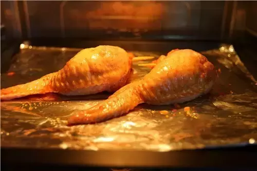 如何自己在家打造美味的鸡翅包饭？