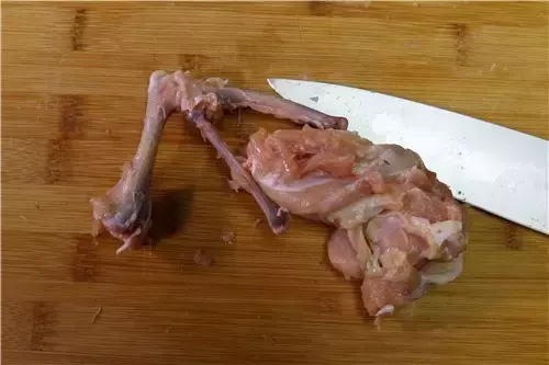 如何自己在家打造美味的鸡翅包饭？