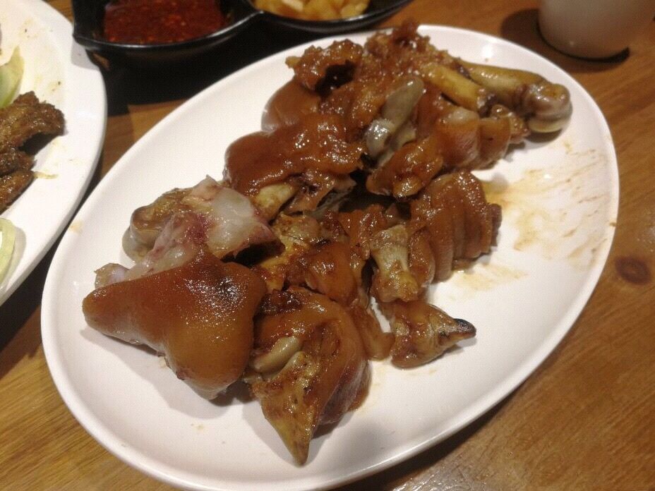 乌鲁木齐这几家餐厅，卤猪蹄香得过分了！