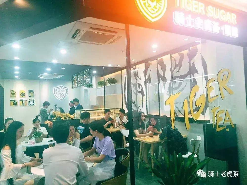 百万潮人热捧+现代茶饮制作大师加盟，骑士老虎茶做对了什么？