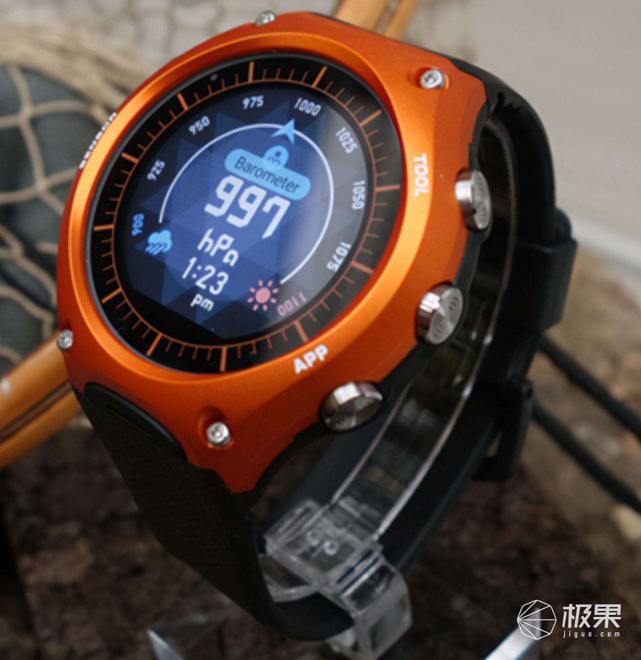 卡西欧G-shock 38年后终于智能化！不但续航差还功能少