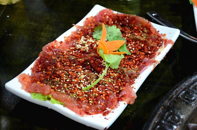 曹疯子老火锅，清新与麻辣的双重体验