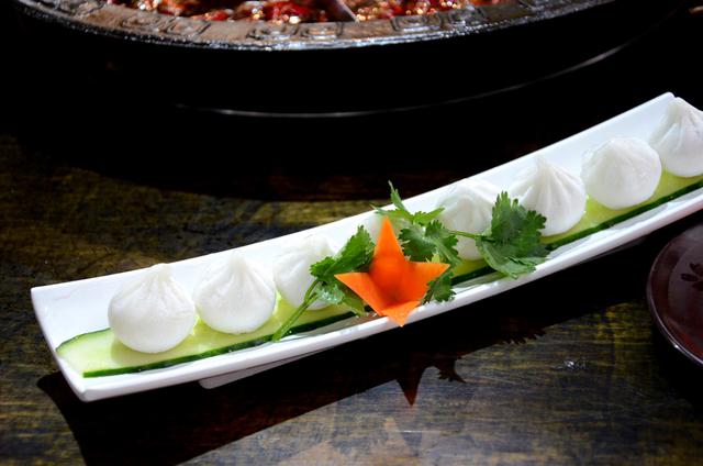 曹疯子老火锅，清新与麻辣的双重体验