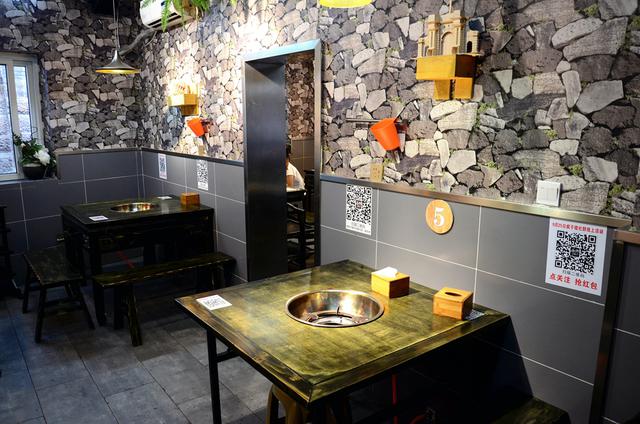 曹疯子老火锅，清新与麻辣的双重体验