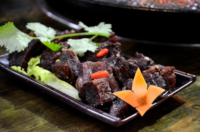 曹疯子老火锅，清新与麻辣的双重体验