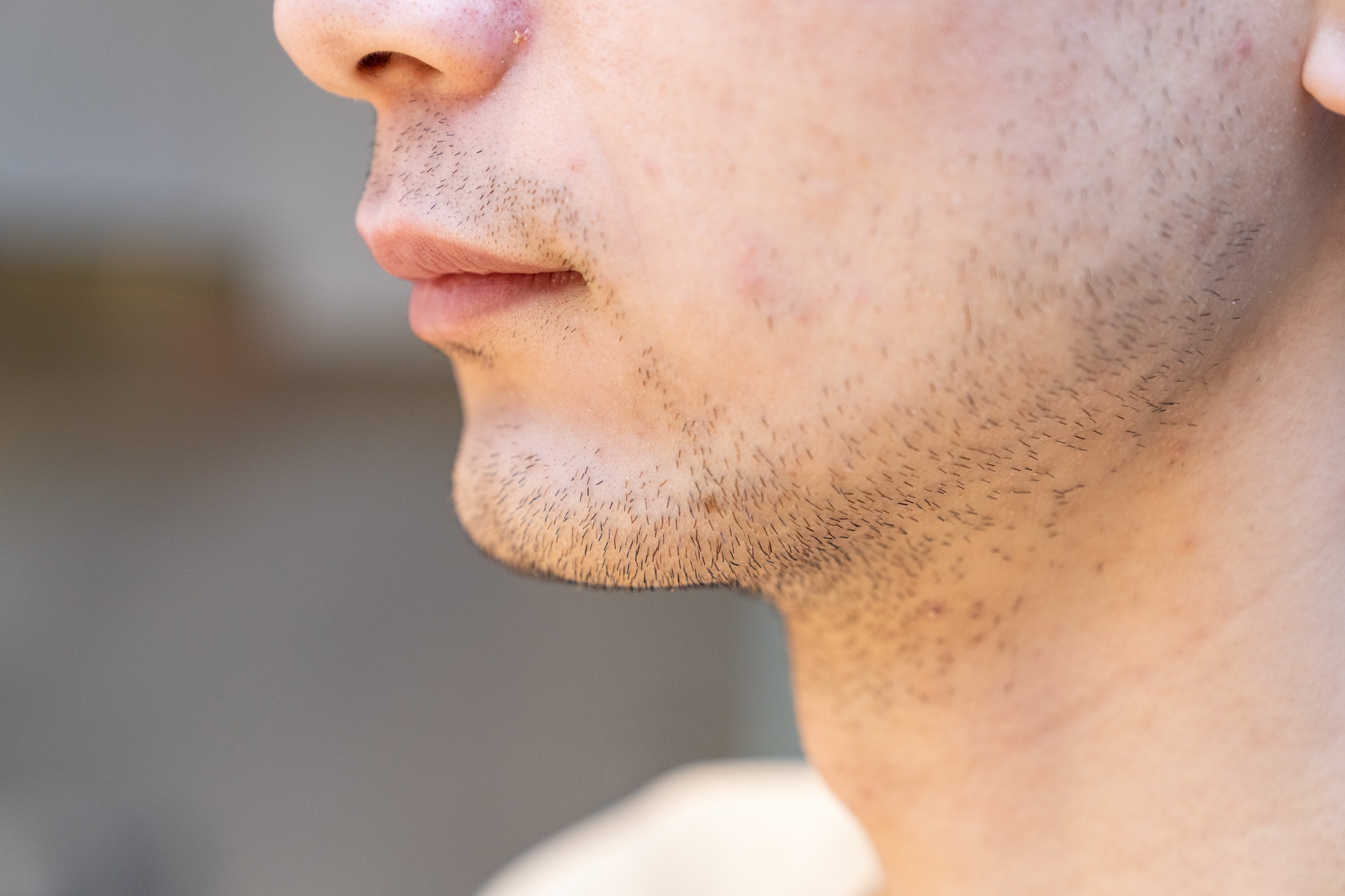 飞利浦 S2303 电动剃须刀体验：不到200元的干湿两用、高效剃须