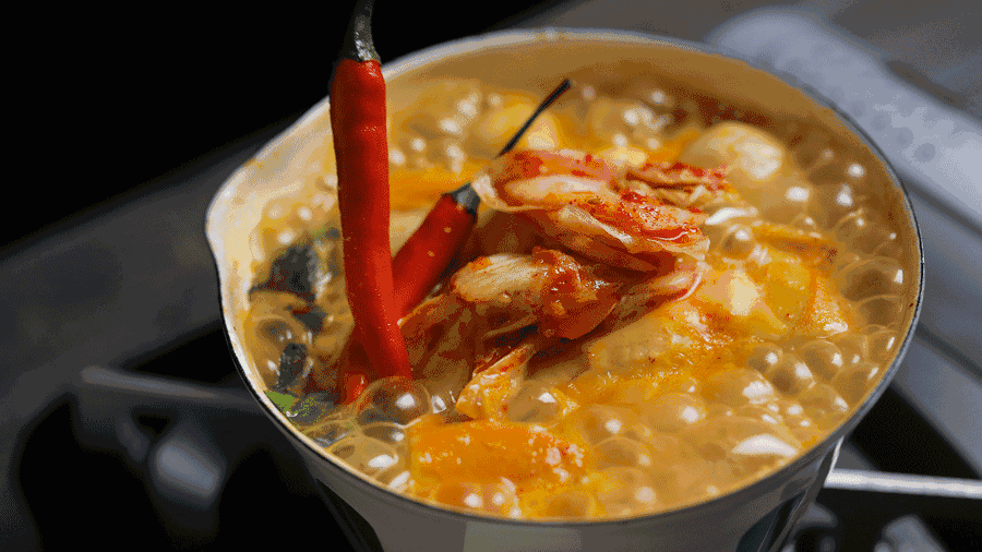 8平米小店年净利100万，他用工匠精神打造“麻辣拌王国”