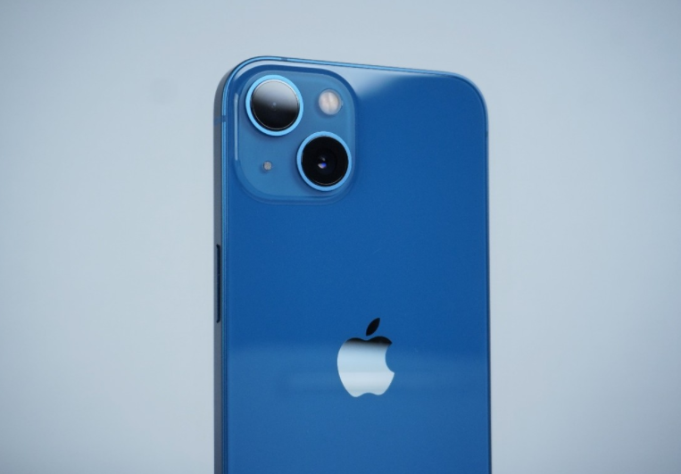 安卓“续航之王”诞生，5小时测试下，电量仅比苹果13ProMax少2%