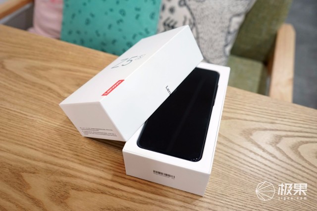 联想Z5s全面屏体验：三摄加持拍照很强，性价比十足！