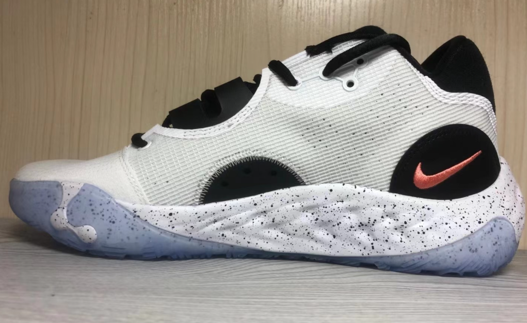 新品合集！李宁虎年鞋款超惊喜，安踏CNY产品素雅，PG6代没救了？