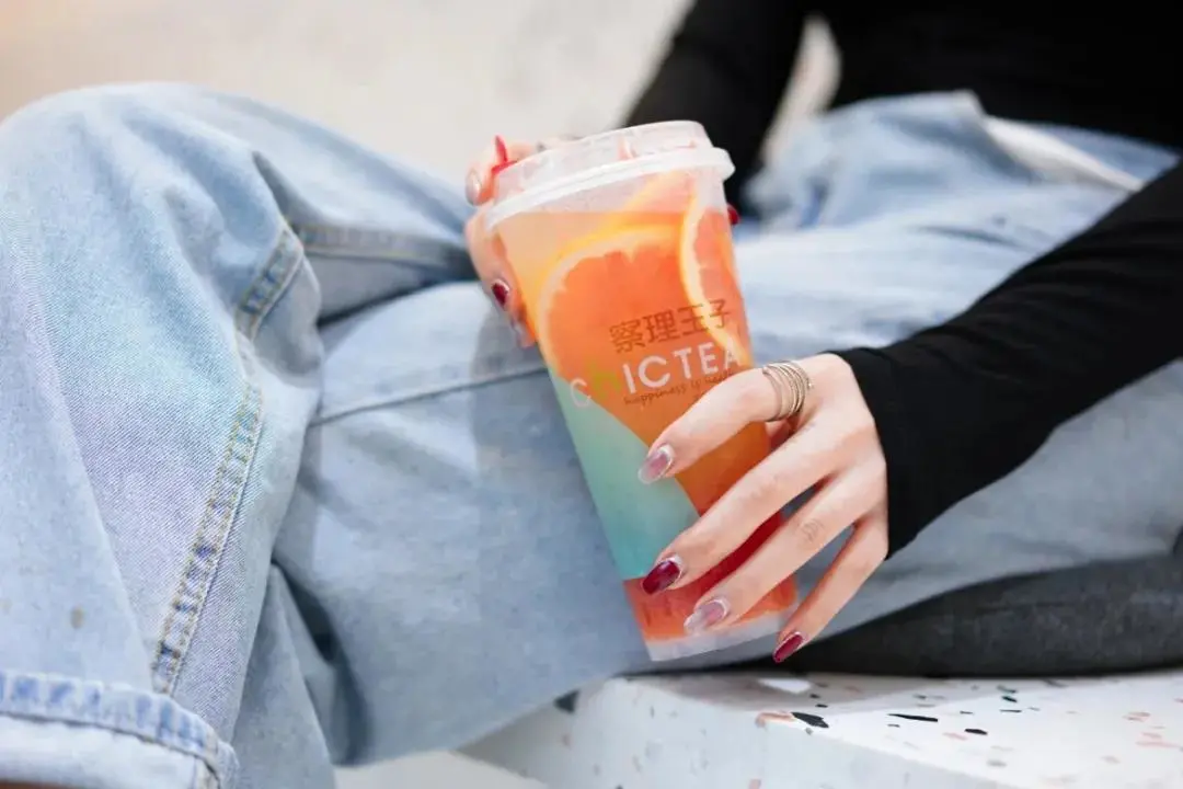 12㎡奶茶店年利润80万 独创泡茶技艺 察理王子如何破解“价格战”