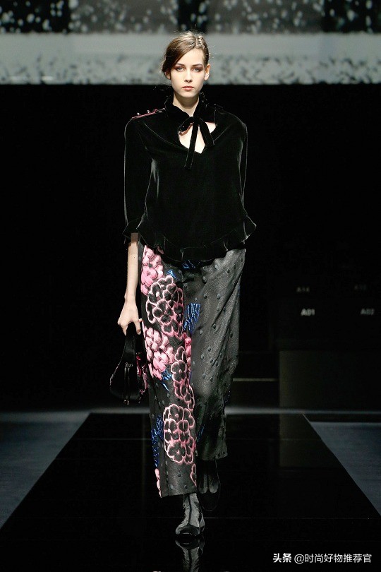 Armani新包 | 浪漫丁香紫、科幻镜面银、黑粉迷彩图案