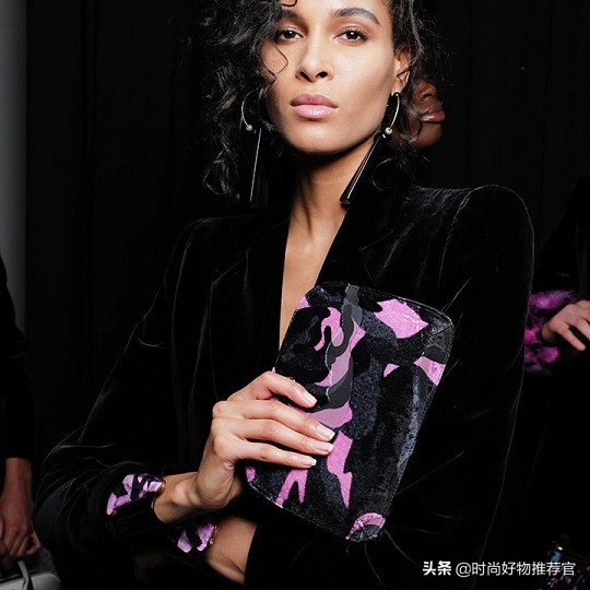 Armani新包 | 浪漫丁香紫、科幻镜面银、黑粉迷彩图案