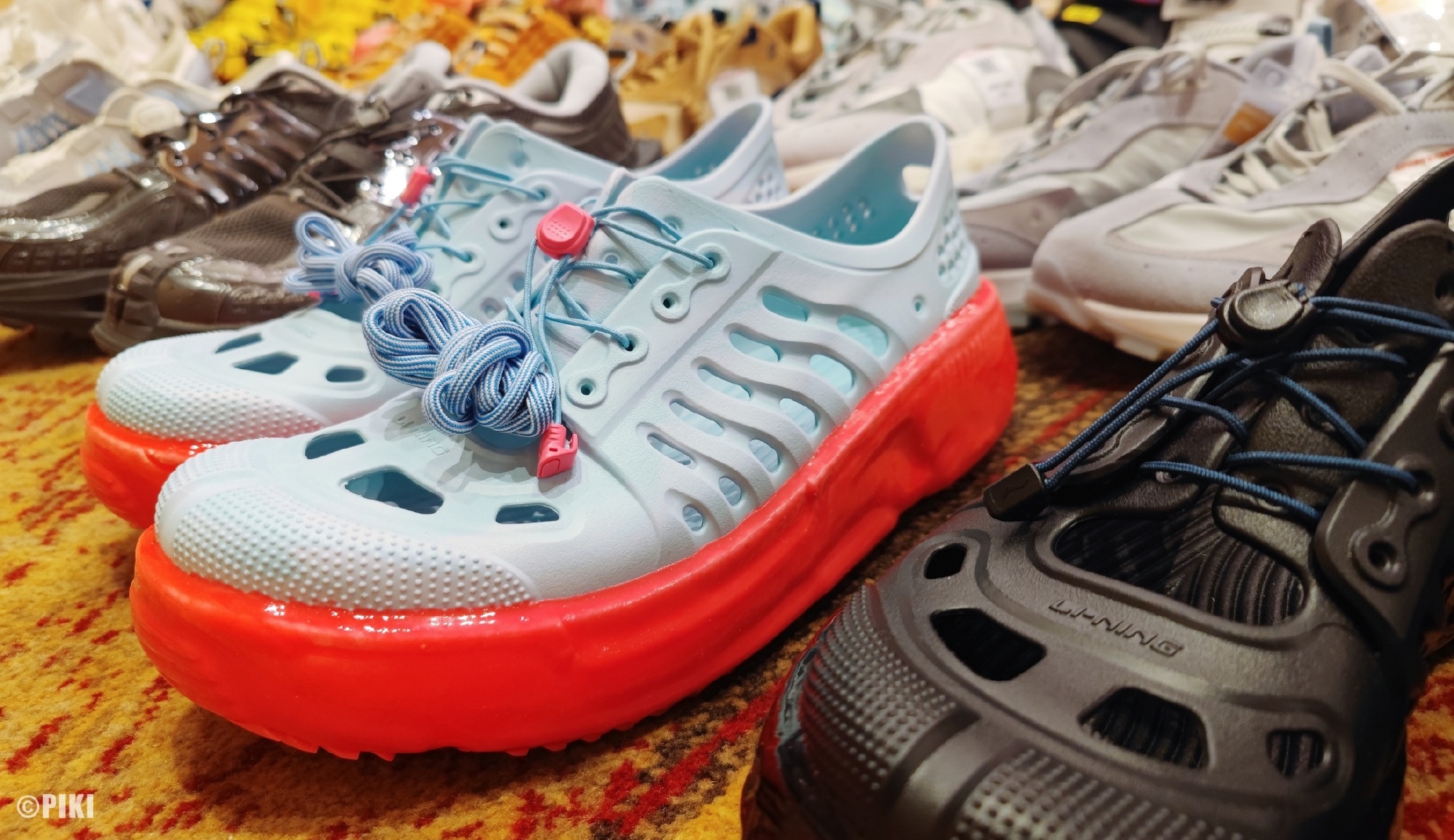 李宁又去走秀了！韦德9代休闲版曝光，烈骏6代来袭，产品很惊艳