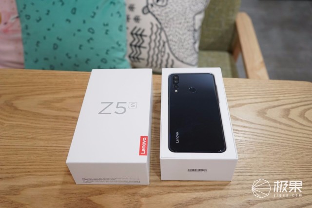联想Z5s全面屏体验：三摄加持拍照很强，性价比十足！