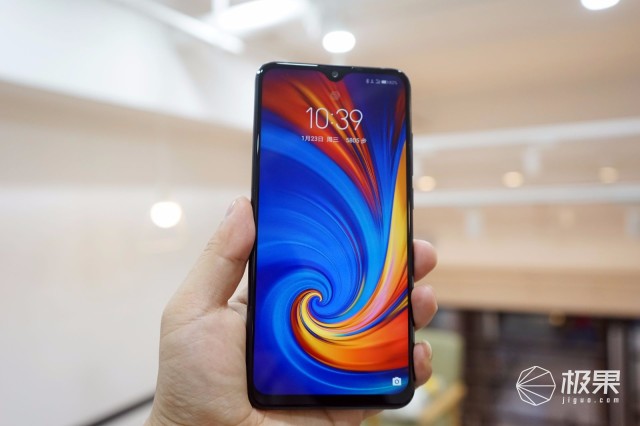 联想Z5s全面屏体验：三摄加持拍照很强，性价比十足！