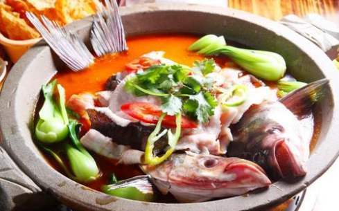 美食记录：湘菜代表石锅鱼，起源于四川，做法更简单味道却更美味