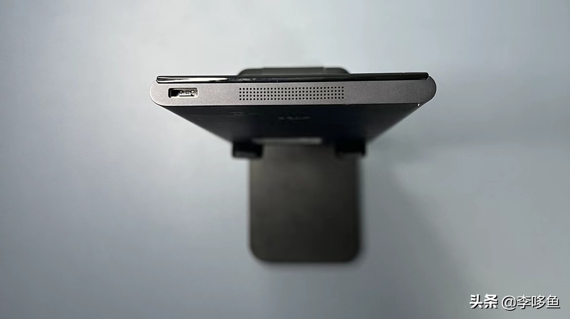 开箱一台全新8年前的小米3是什么体验？