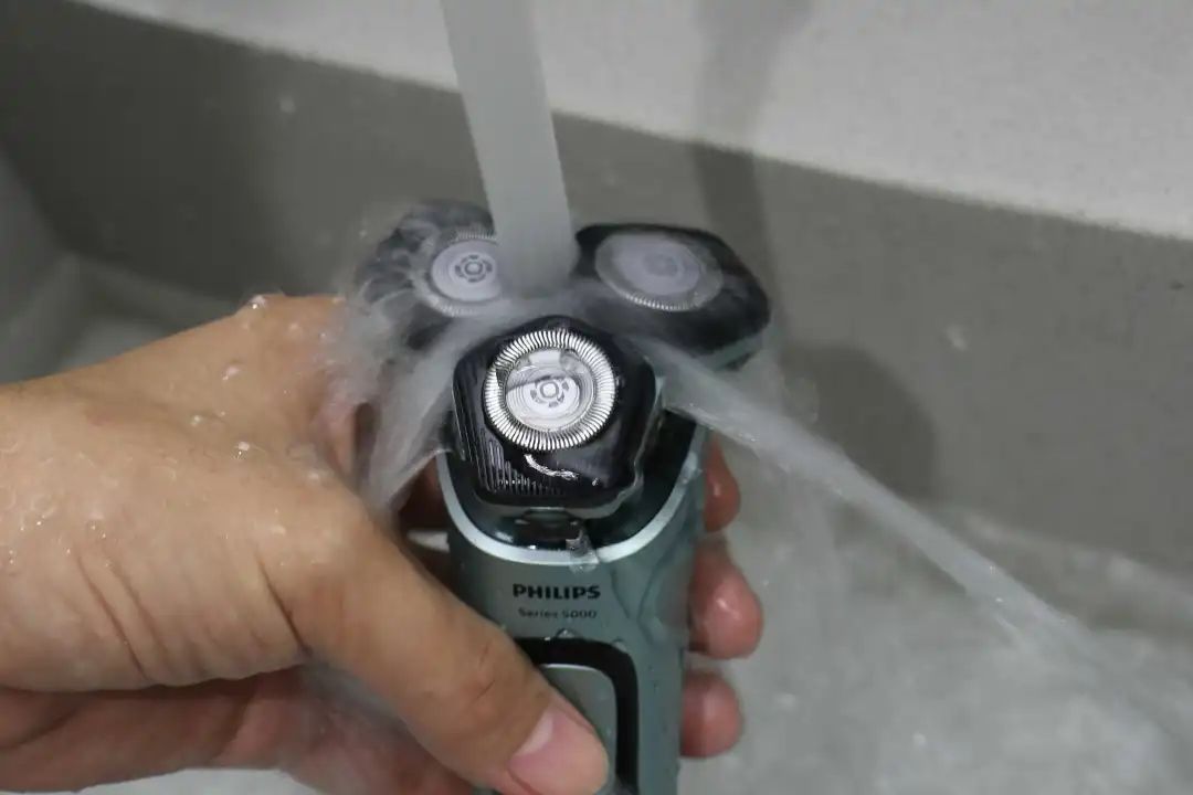 飞利浦「新5系」剃须刀，更像7系了