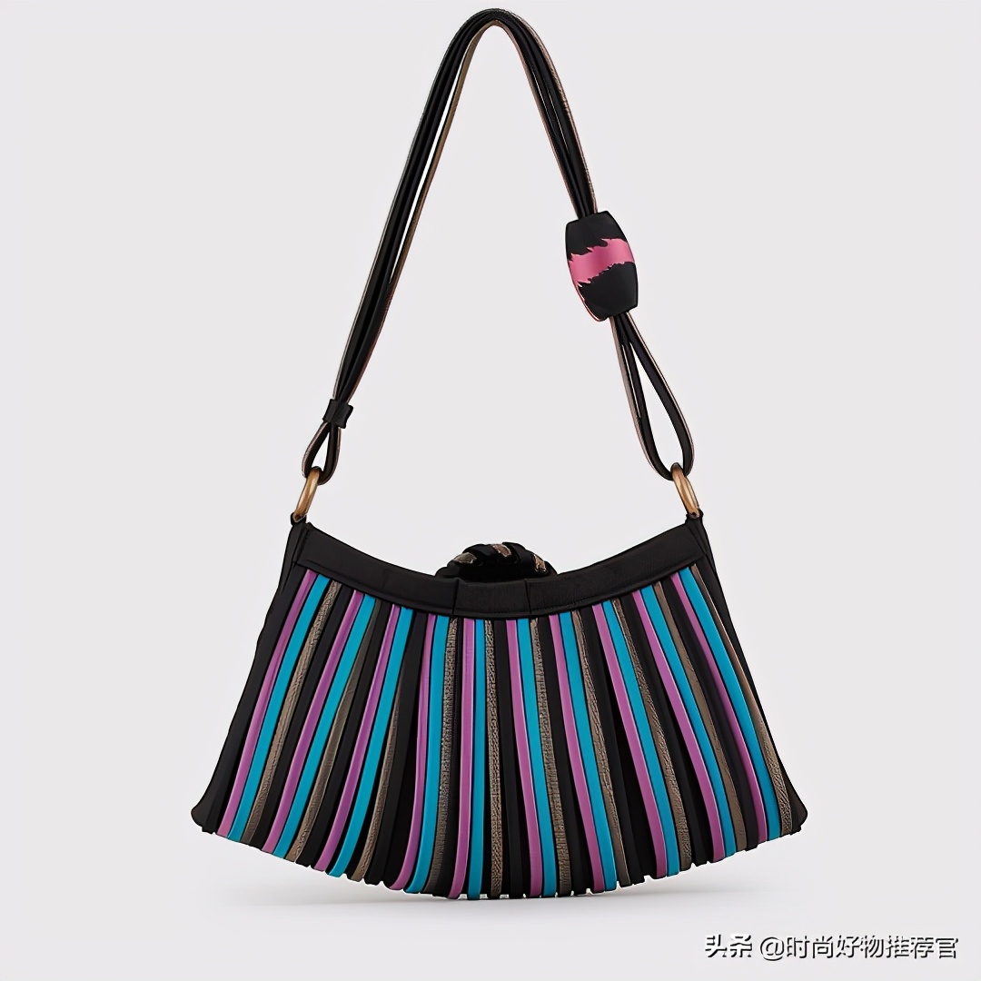 Armani新包 | 浪漫丁香紫、科幻镜面银、黑粉迷彩图案