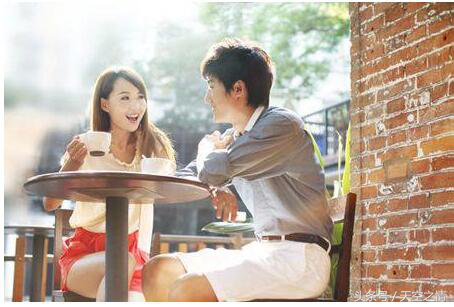 破解男友的QQ空间，里面都是他初恋的照片，分手吗