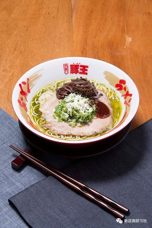 只卖4款面的豚王，为什么能缔造香港拉面神话？