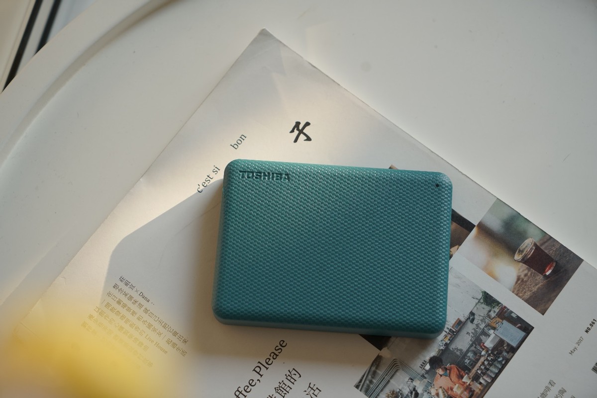 色彩丰富、存储安全：东芝移动硬盘V10评测