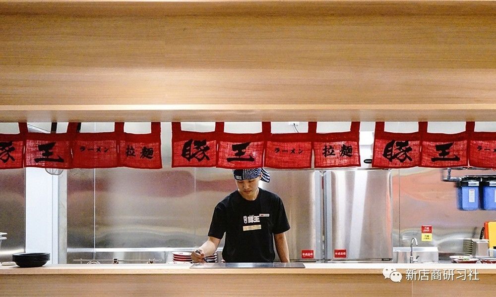 只卖4款面的豚王，为什么能缔造香港拉面神话？