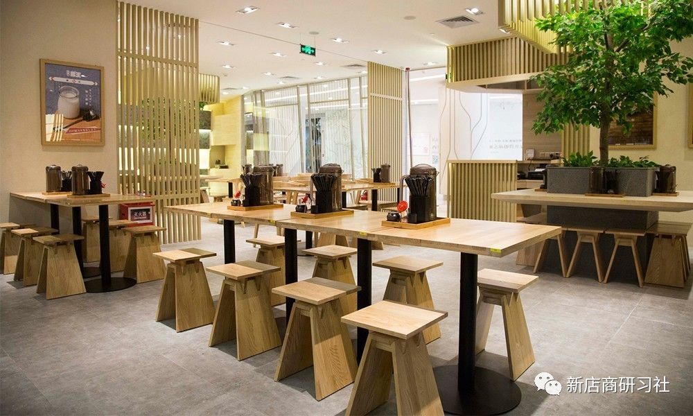 只卖4款面的豚王，为什么能缔造香港拉面神话？