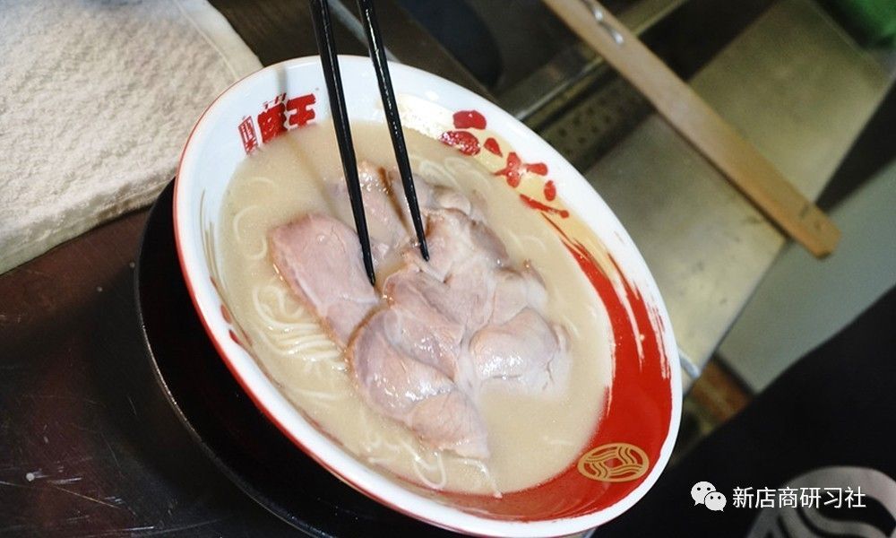 只卖4款面的豚王，为什么能缔造香港拉面神话？