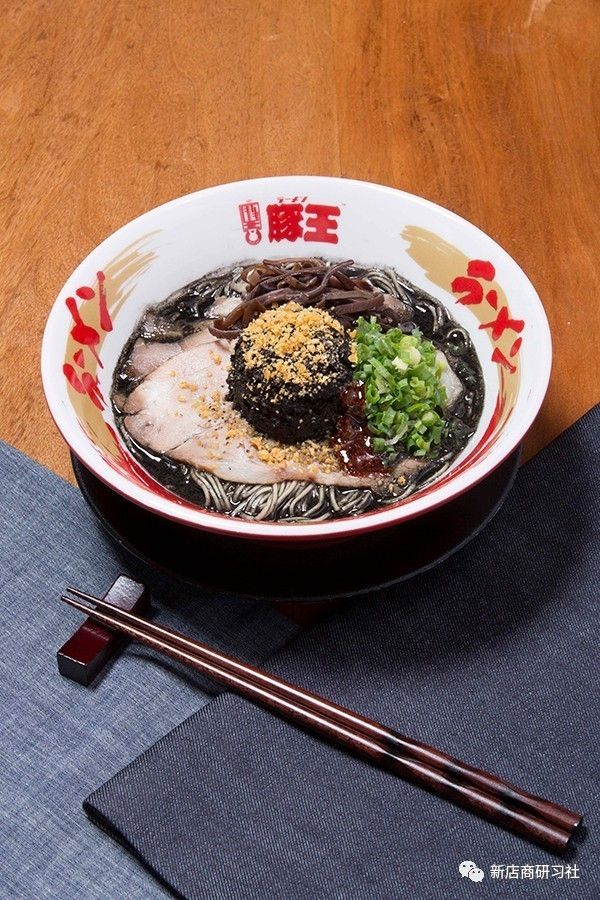 只卖4款面的豚王，为什么能缔造香港拉面神话？