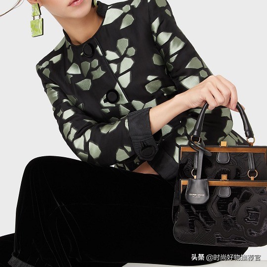 Armani新包 | 浪漫丁香紫、科幻镜面银、黑粉迷彩图案