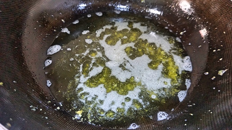 “金牌蒜香排骨”，孩子1口1块，香酥脆嫩，吮指美味吃不停！