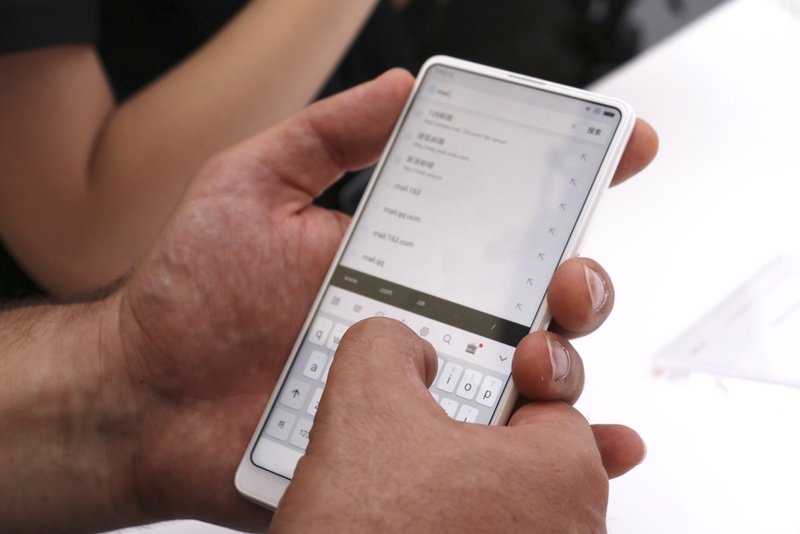 一次向完美的小步探索：小米MIX 2上手体验